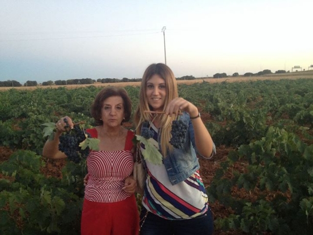 Con racimos de uvas